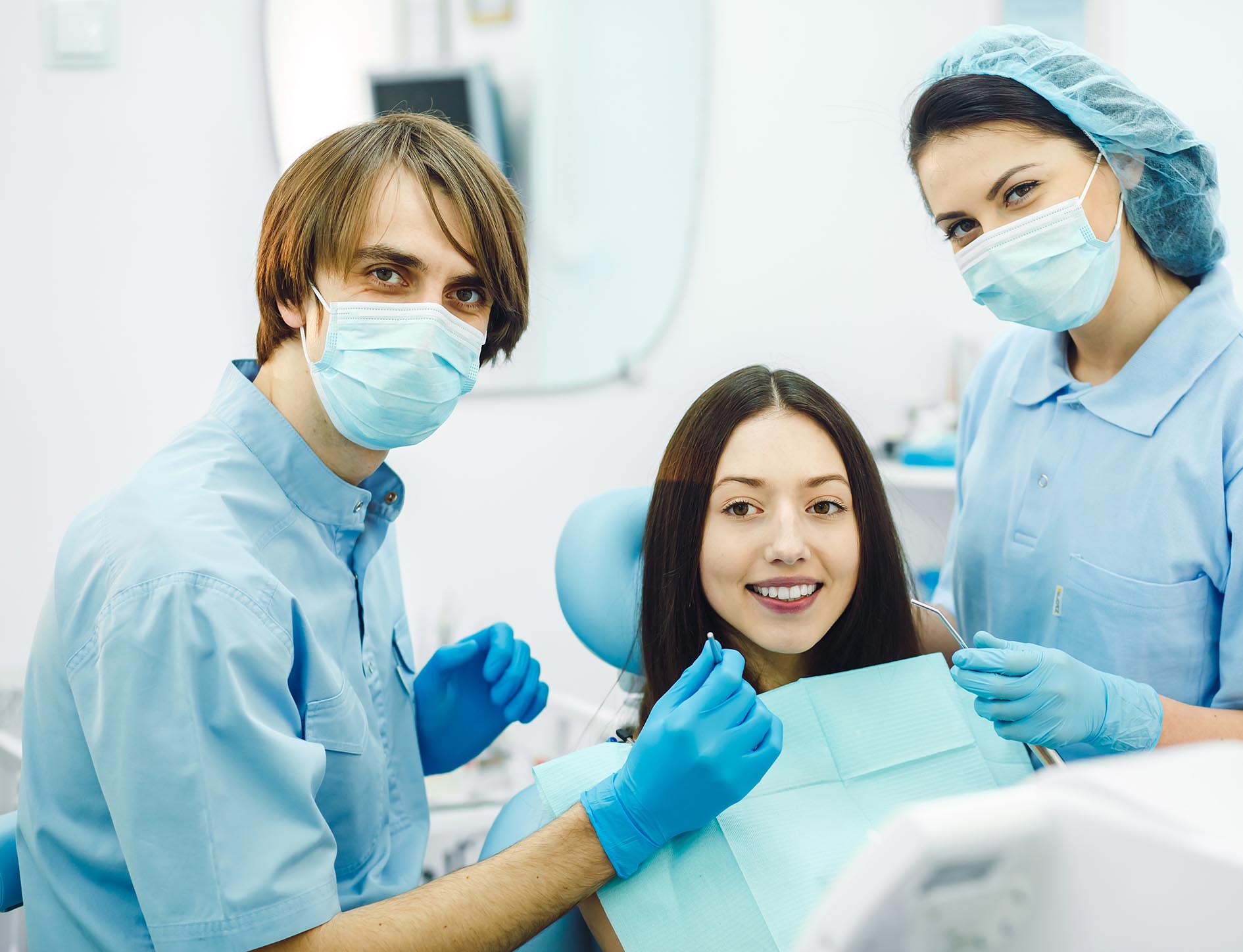 Assistant dentist and the patient in the clinic.